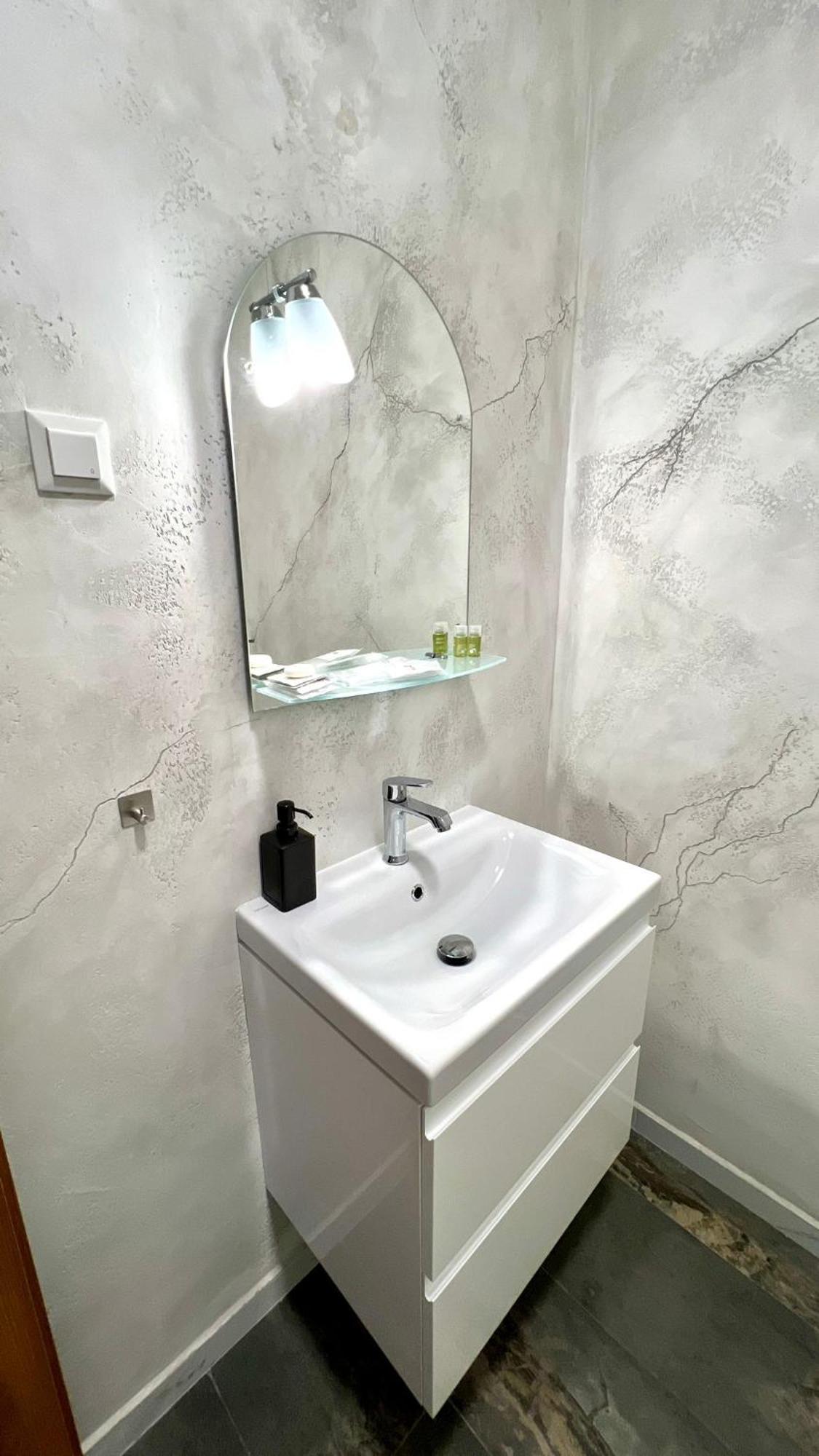 Hotel Fantazia Oradea - Self Check In & Out Luaran gambar